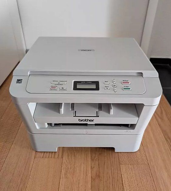 Brother Stampanti: Brother Drucker und Scanner – Usato da Rotkreuz venduto da Quickseller-Pro