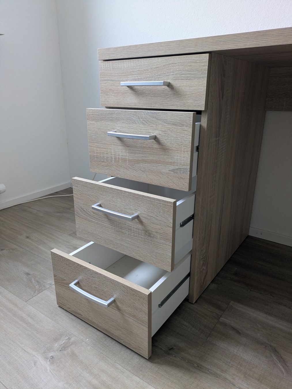 Bureaux: Pult aus Eichenfurnier – D'occasion à Schwyz par aboba 2