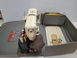 Bernina Nähmaschine Vintage mit Zubehör in einem Koffer