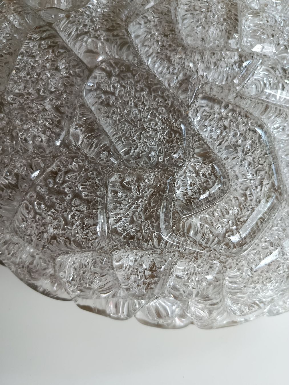 Lustres & lampes de plafonds: Deckenkampe Eisglas 60er Jahre – D'occasion à Riehen par twentymodern 1