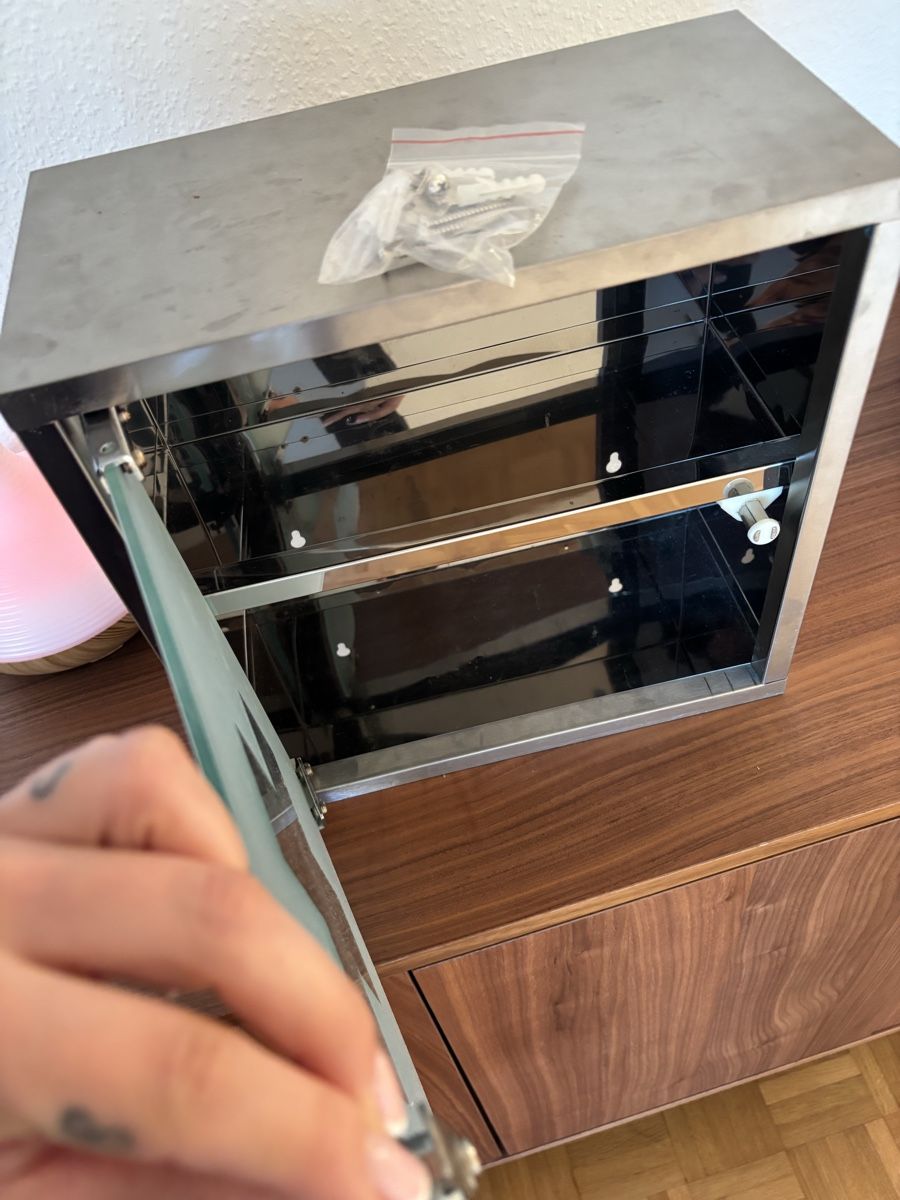 Schränke: Medizinschrank – Neu (gemäss Beschreibung) aus Allschwil von sem_b2wm 2
