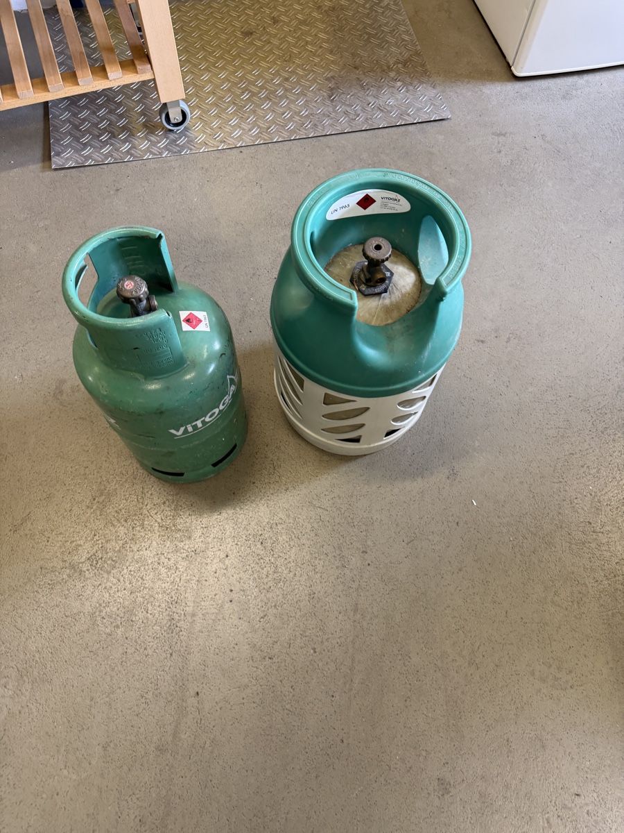 Apparecchiature e tecnologia a gas: 2 Gasflaschen Vitogaz  – Usato da Strengelbach venduto da RaenAntikDesign 1
