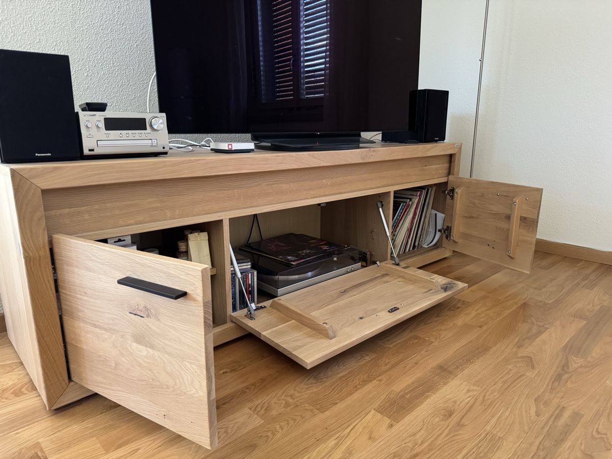 Meubles TV: schönes Sideboard Eiche mit Beleuchtung super Zustand – D'occasion à Frauenfeld par mon_b6jv 2
