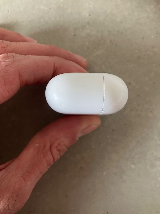 Apple AirPods Pro 1 Charging Case 9