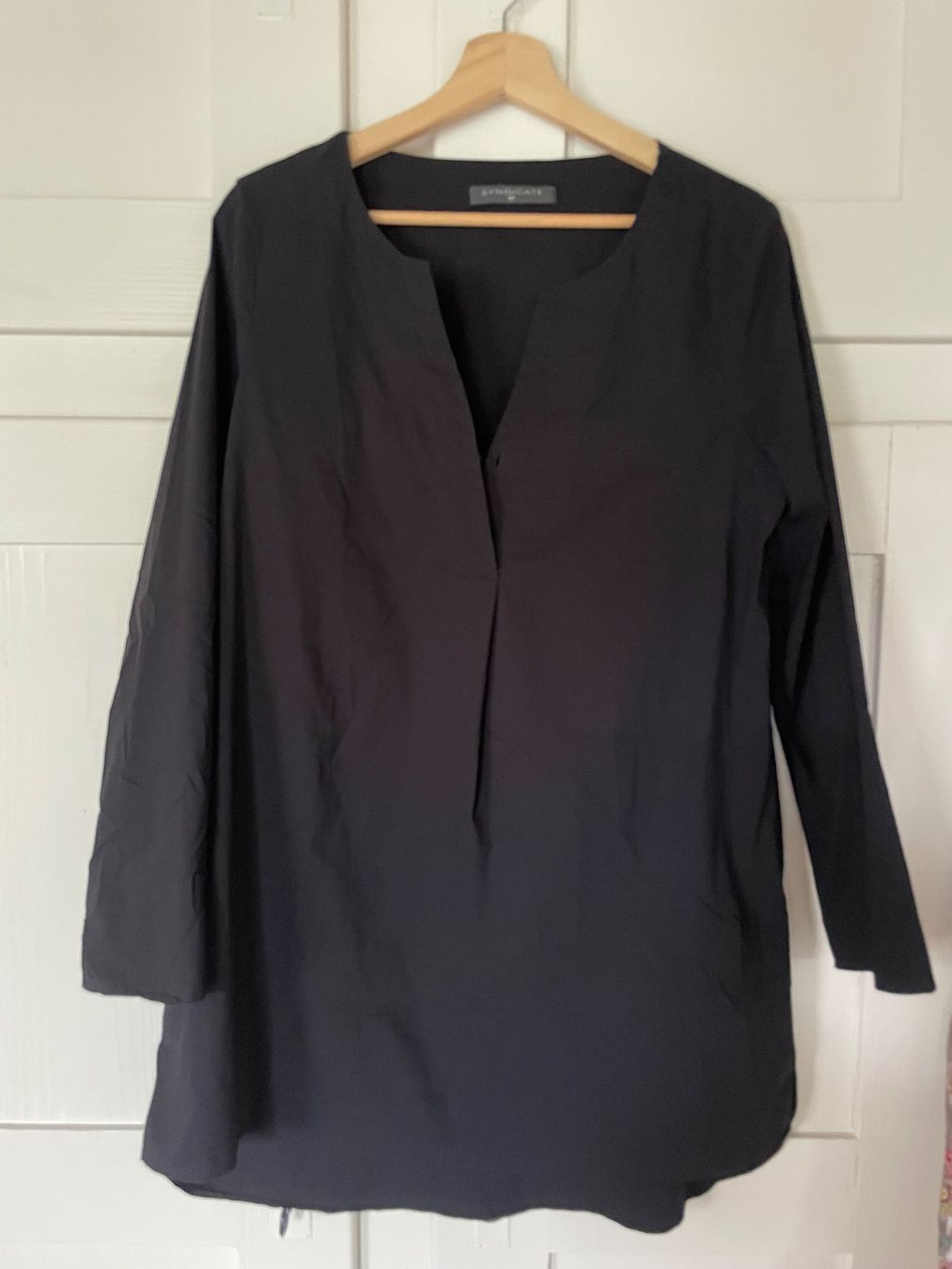 Blusen: Schwarze langarmige Bluse von Syndicate – Gebraucht aus Lotzwil von malien74