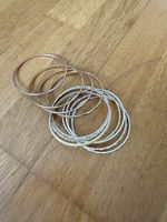 Armreife Set 12 Stk Goldfarben Mix guter Zustand