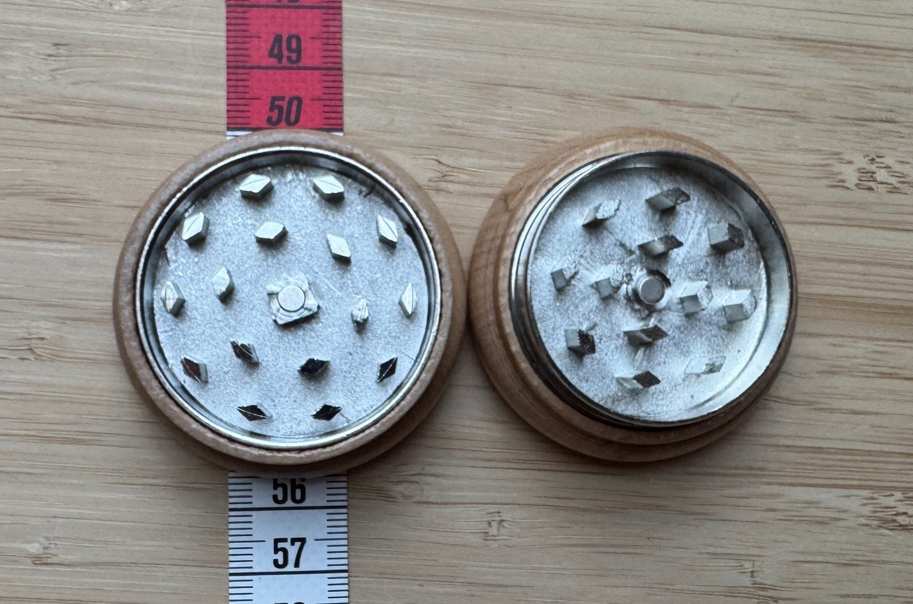 Tabak: Metall Grinder, Mühle, Holzern – Neu und originalverpackt aus Winterthur von YaV 1