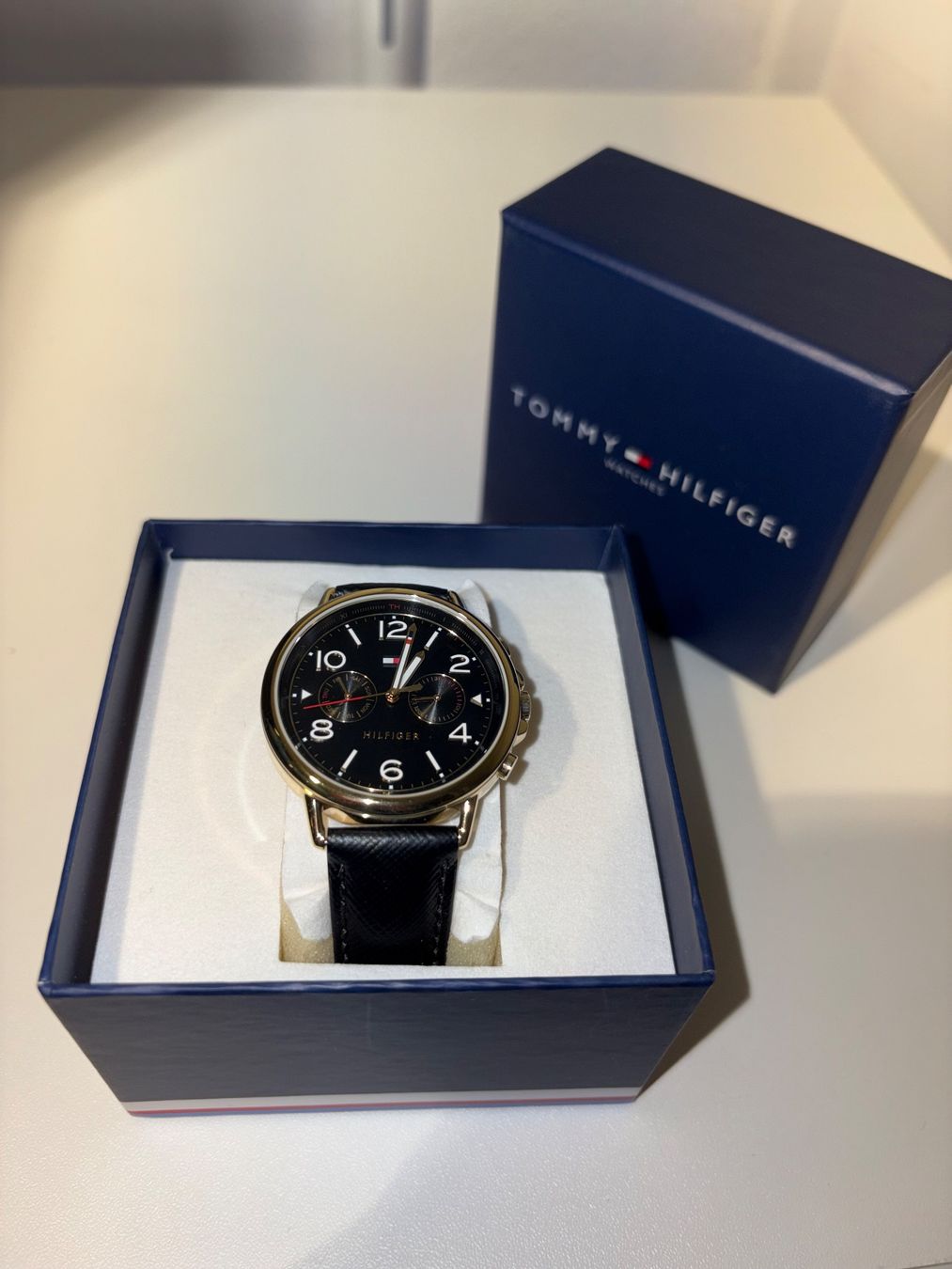 Tommy Hilfiger Orologi: TOMMY HILFIGER DAMEN UHR – Nuovo e nell'imballaggio originale da Zürich venduto da LIQUIDATOR.CP