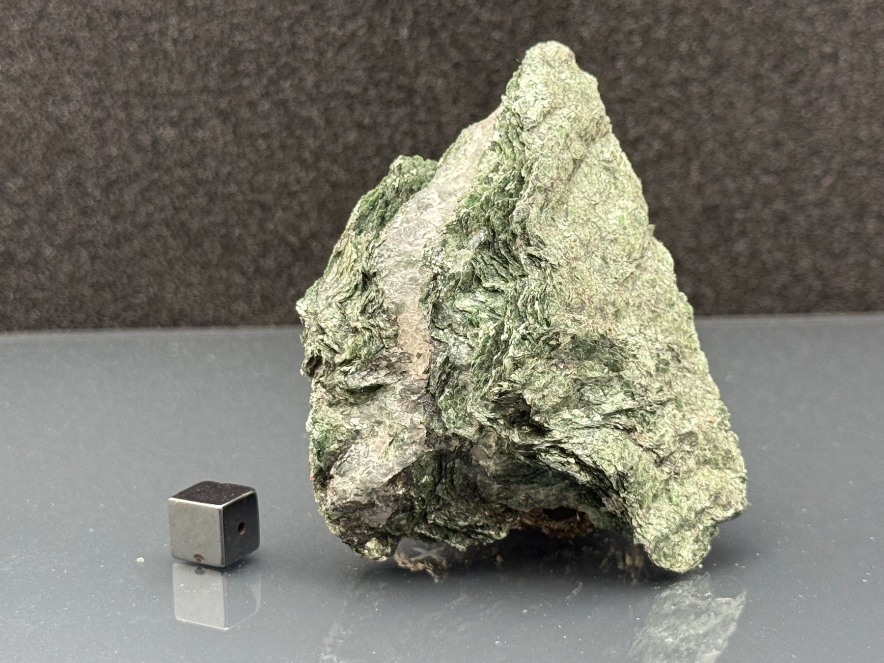 Mineralien & Heilsteine: Antigorite, picrolite variety – Gebraucht aus Vésenaz von RMShop 3