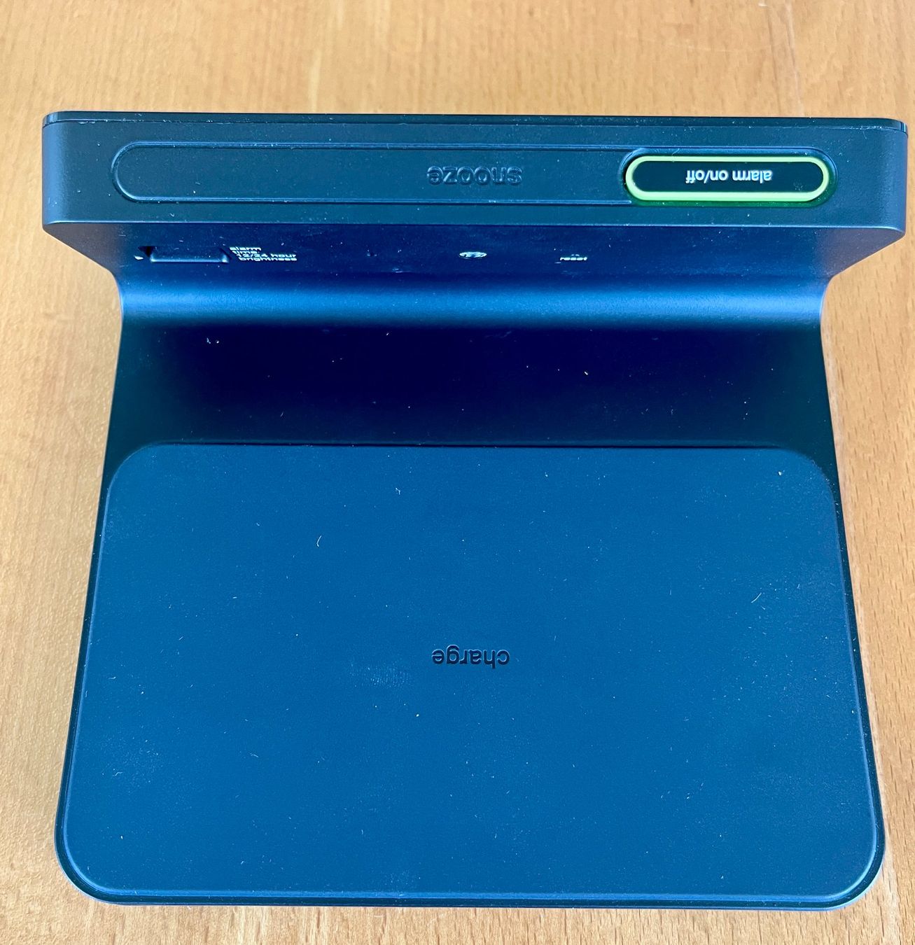 Braun Sveglie: Braun Wecker mit kabelloser Ladefunktion – Usato da Zürich venduto da Dmbz 4