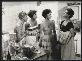 13 Fotografien Filmszenen aus Junger Man