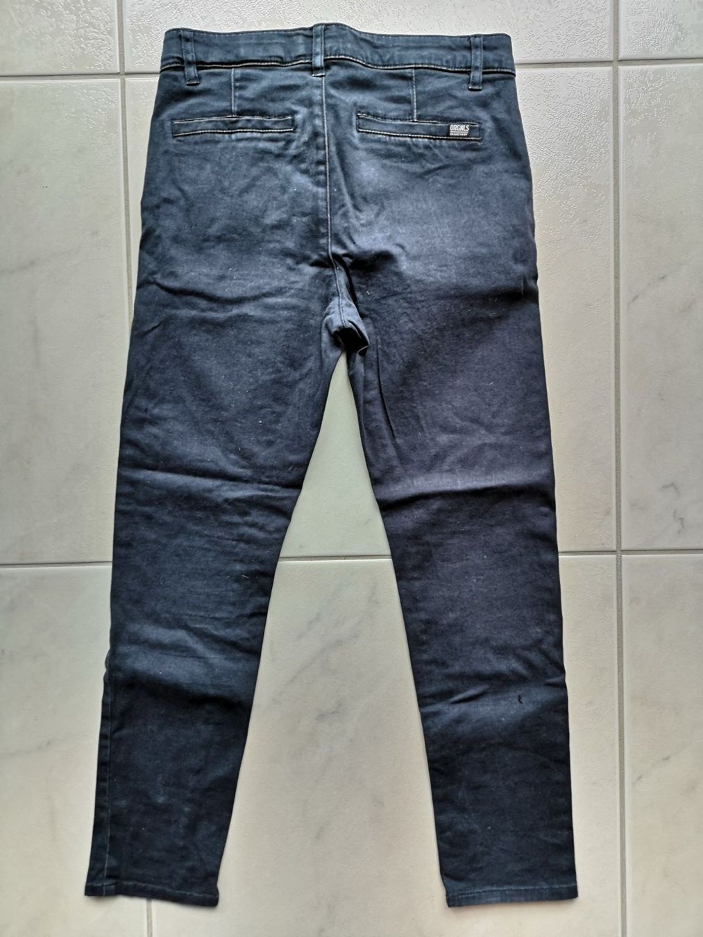 H&M Pantaloni: Lässige Jungenhosen Gr.140 – Usato da Arth venduto da Africa44 1