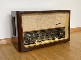 Klassisches Röhrenradio Telefunken Operette 8, Vintage Radio