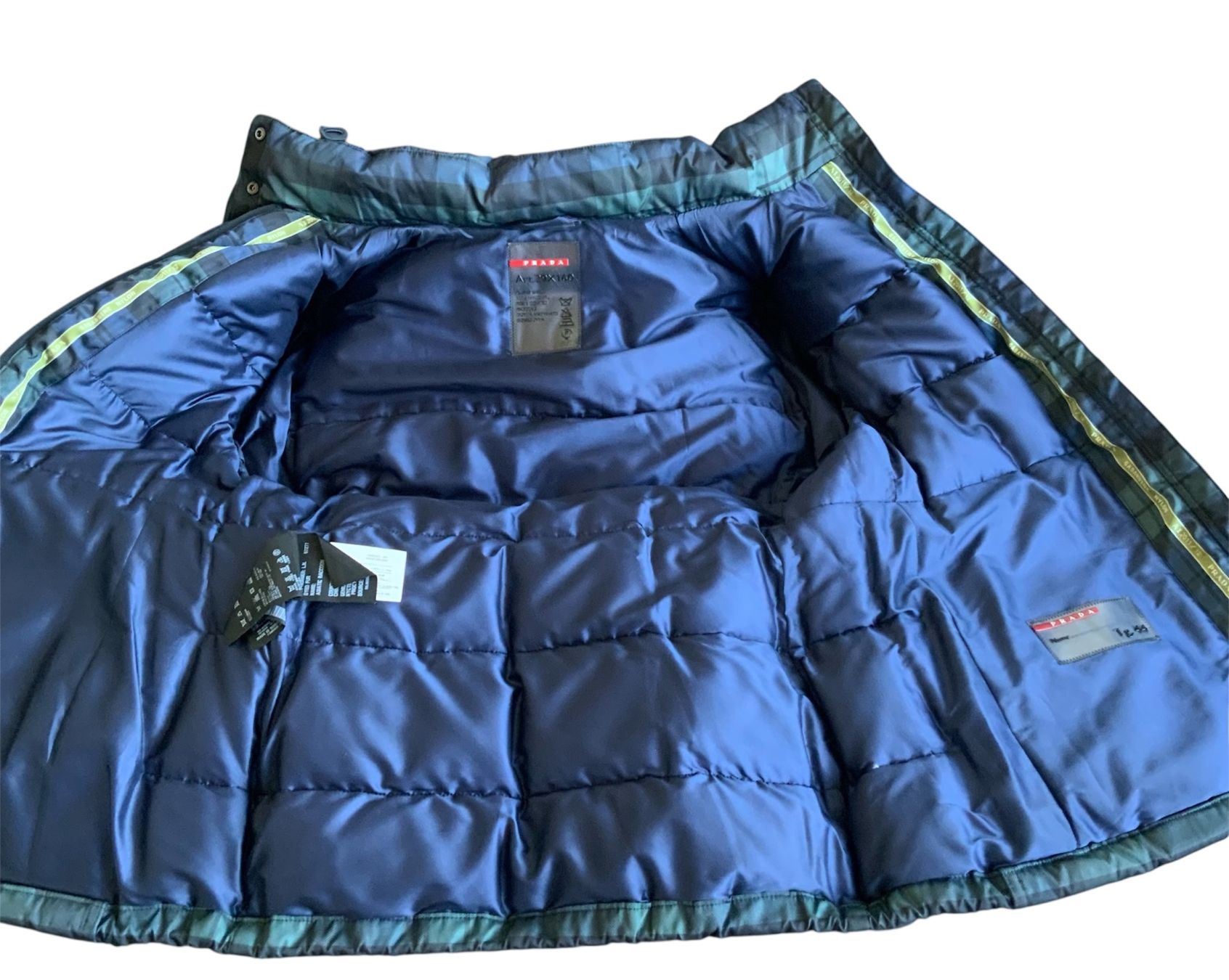 Prada Jacken: Prada Down Jacket – Neu und originalverpackt aus Dübendorf von S1973E 6