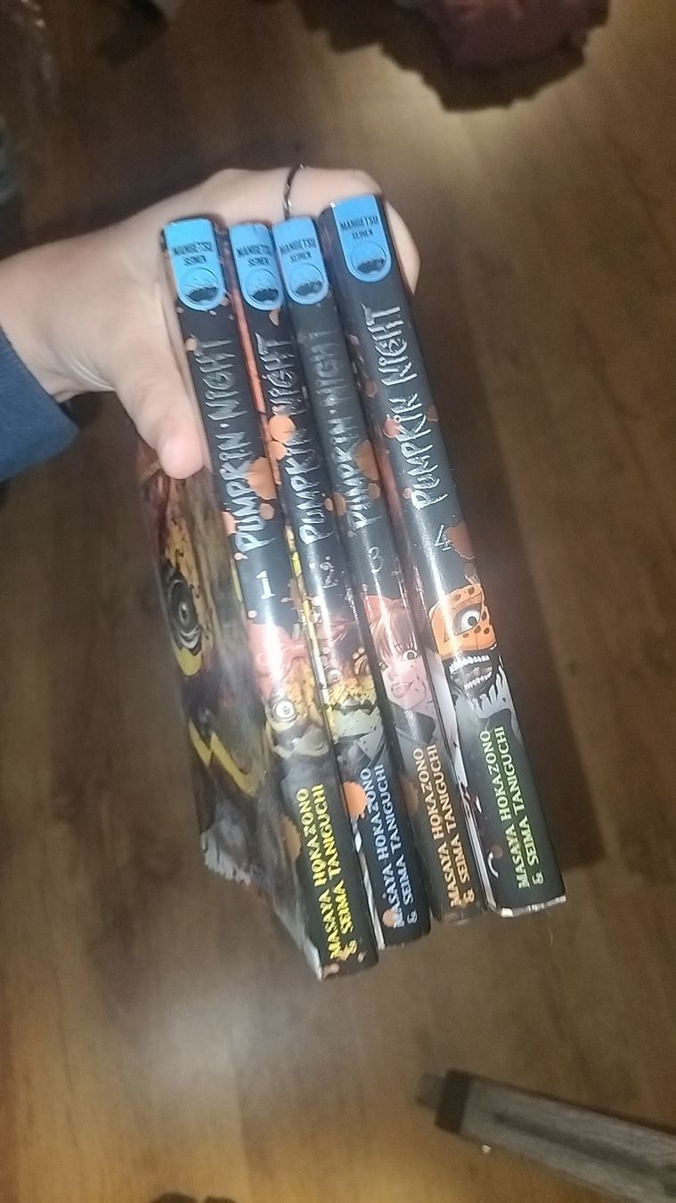Fumetti: Lot 6 Manga Pumpkin Night  – Usato da Saignelégier venduto da onekeystore 1
