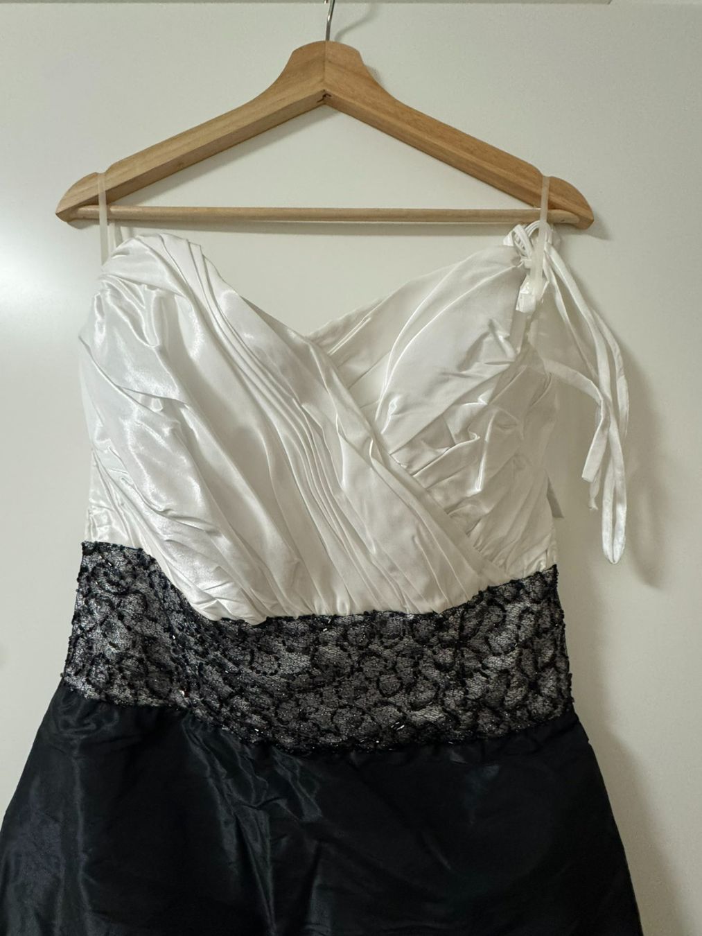 Kleider: Elegantes Abendkleid, schwarz-weiss, Gr. M – Neu (gemäss Beschreibung) aus Zürich von pamleano 1