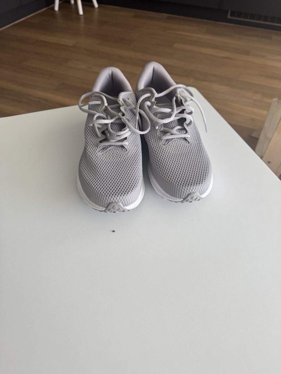 Nike Scarpe da uomo: Nike Sneaker – Nuovo (secondo la descrizione) da Wohlen AG venduto da Ar_gu 1
