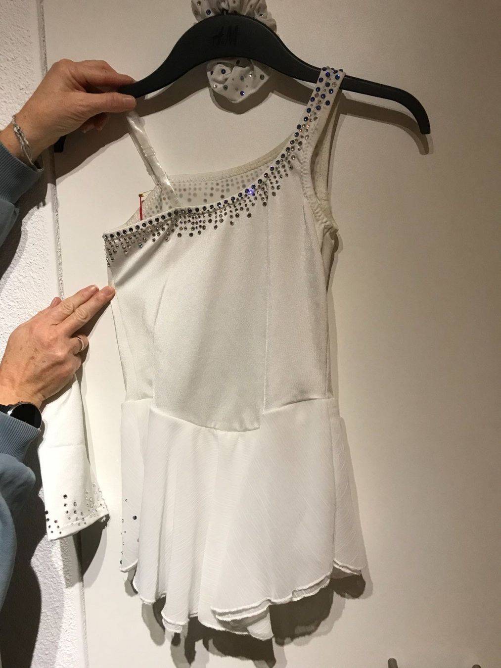 Vestiti & Gonne: Kürkleid mit Haarschmuck u. Handschuhe – Usato da Wagenhausen venduto da vintagesecondhand 1