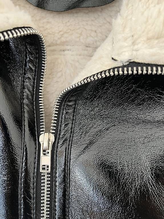 Jacken: Schwarze Kunstlederjacke mit Teddyfell – Gebraucht aus Zürich von Imaime 3