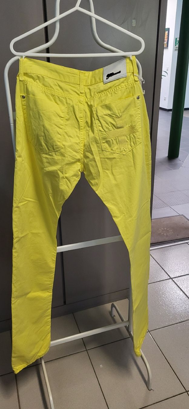 Pantaloni: Zu Elements Hose, Gr. 29, Gelb, Neu – Nuovo (secondo la descrizione) da Figino venduto da mayam63 3