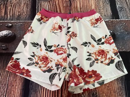 Calzedonia shorts floreali. Taglia M/L-Perfetti per l'estate