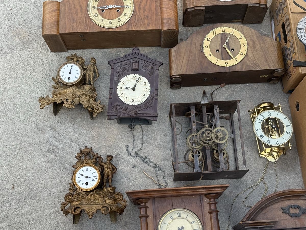 Stand- & Wanduhren: Lot d’anciennes horloges  – Defekt aus Sierre von OCNL 7