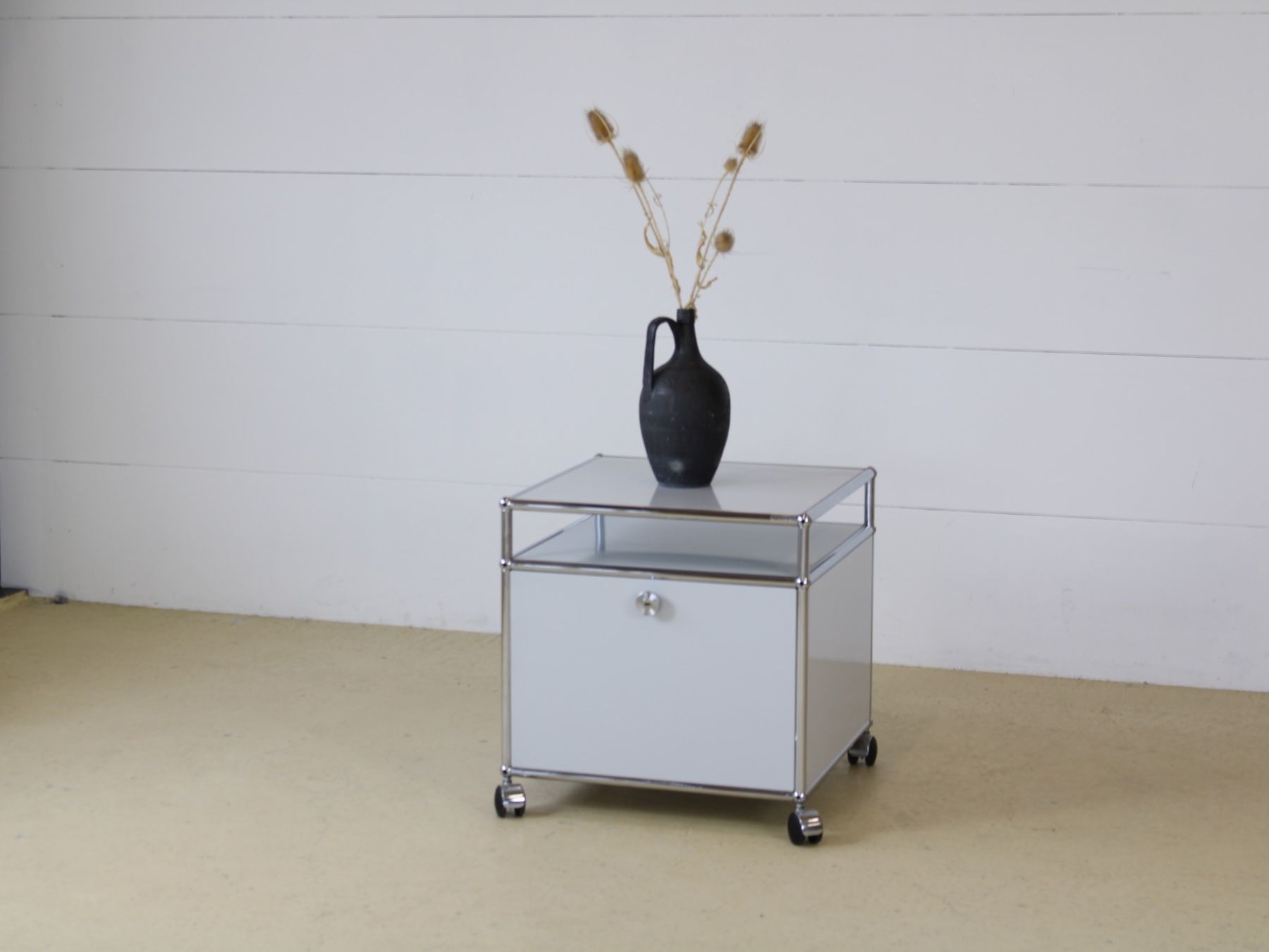 USM Tavoli: USM Möbel, Beistelltisch – Usato da Meinisberg venduto da atelier_TILIJA 4