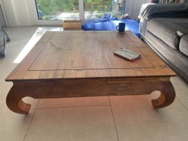Couchtisch aus Massivholz, quadratisch