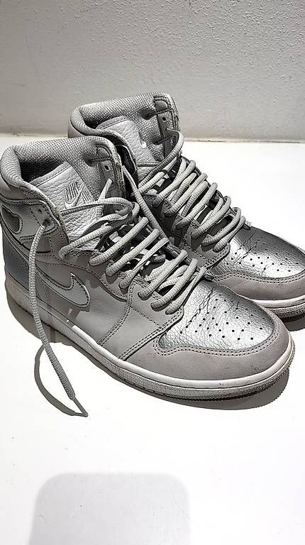 Chaussures hommes: Jordan High silver 42 – D'occasion à Lugano par chs_fjt5