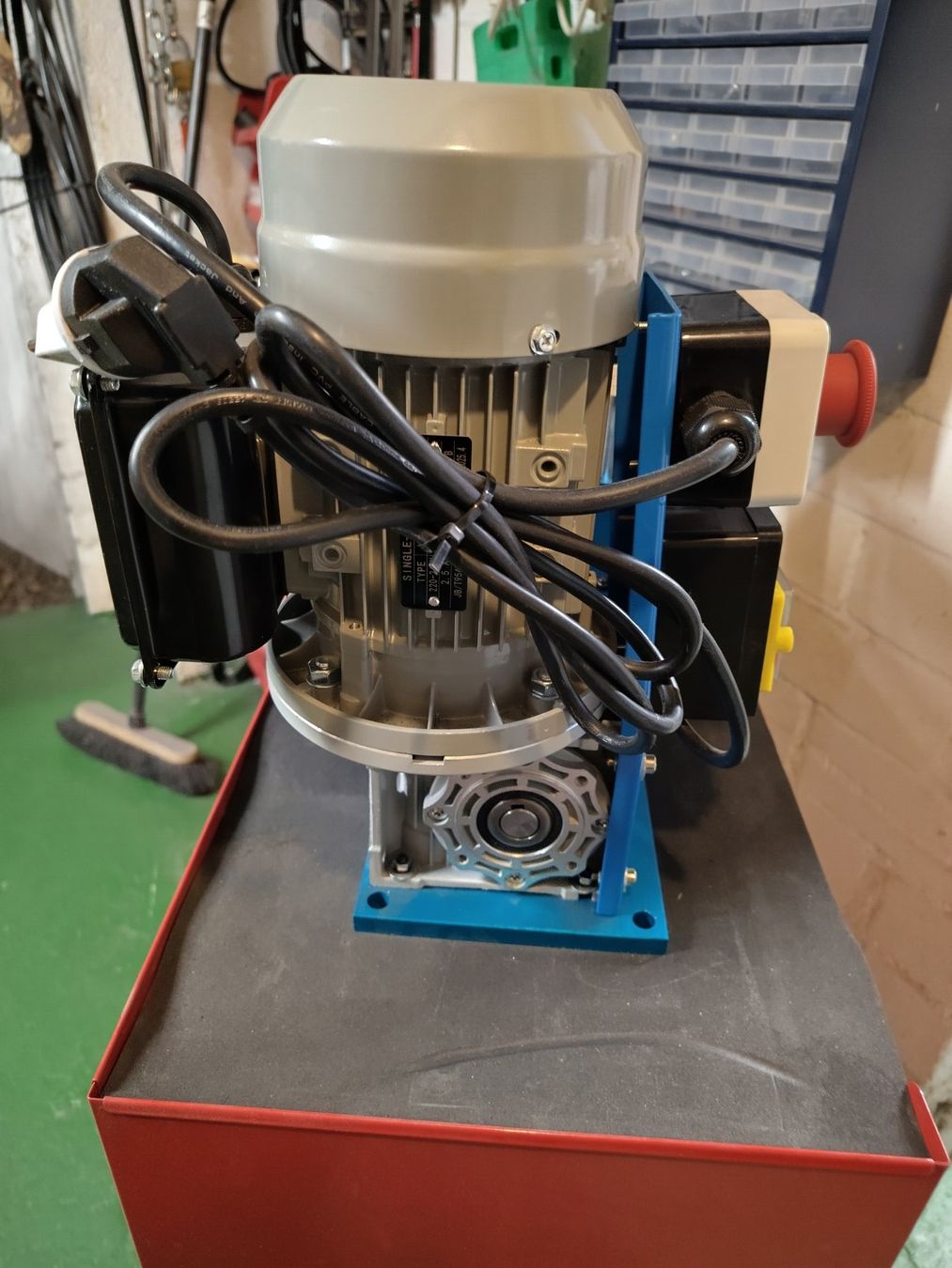 Toutes les machines: Kabelschälmaschine – D'occasion à Altbüron par bestatter12 3