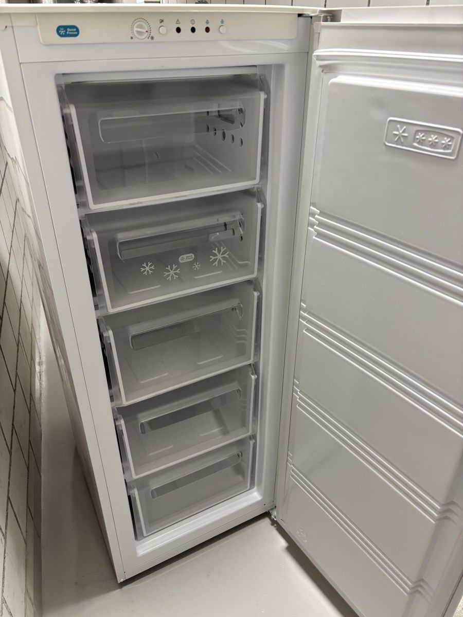 Zanussi Congélateurs: Tiefkühlschrank – D'occasion à Mühlethurnen par PaescuM26 2