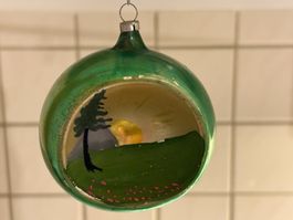 Sehr alte Glas-Reflexkugel, grün mit Landschaftsbild