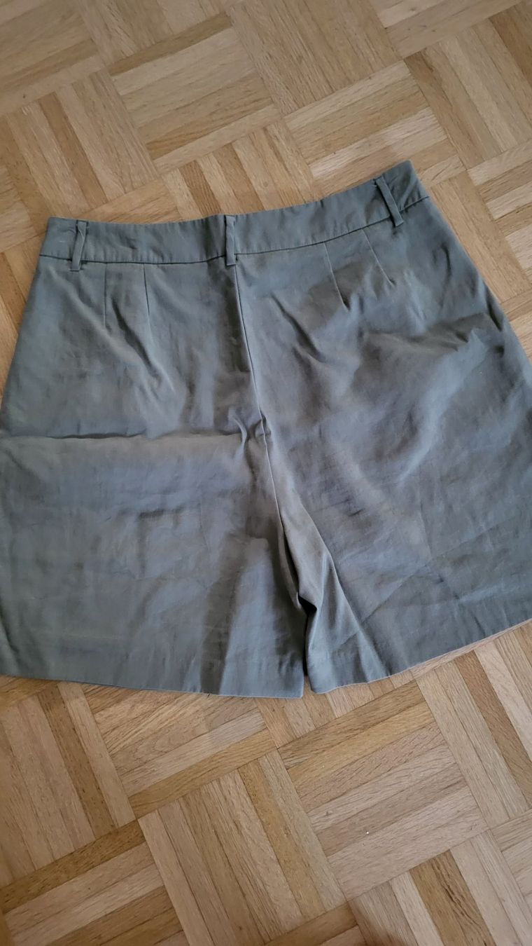 Pantalons: 2 Shorts – Neuf (Voir description) à Horw par Pfderi0 1