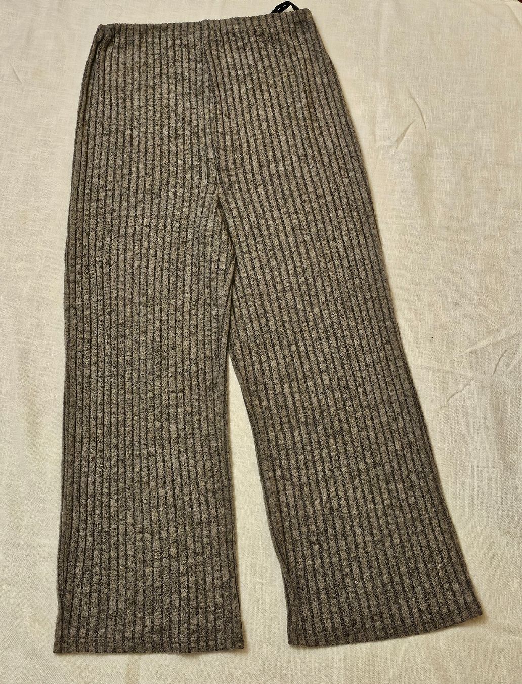 Shein Lotti di vestiti: SHEIN Strick-Set 2-teilig Pullover & Hose Gr. L – Usato da Urdorf venduto da ole_mrp9 2