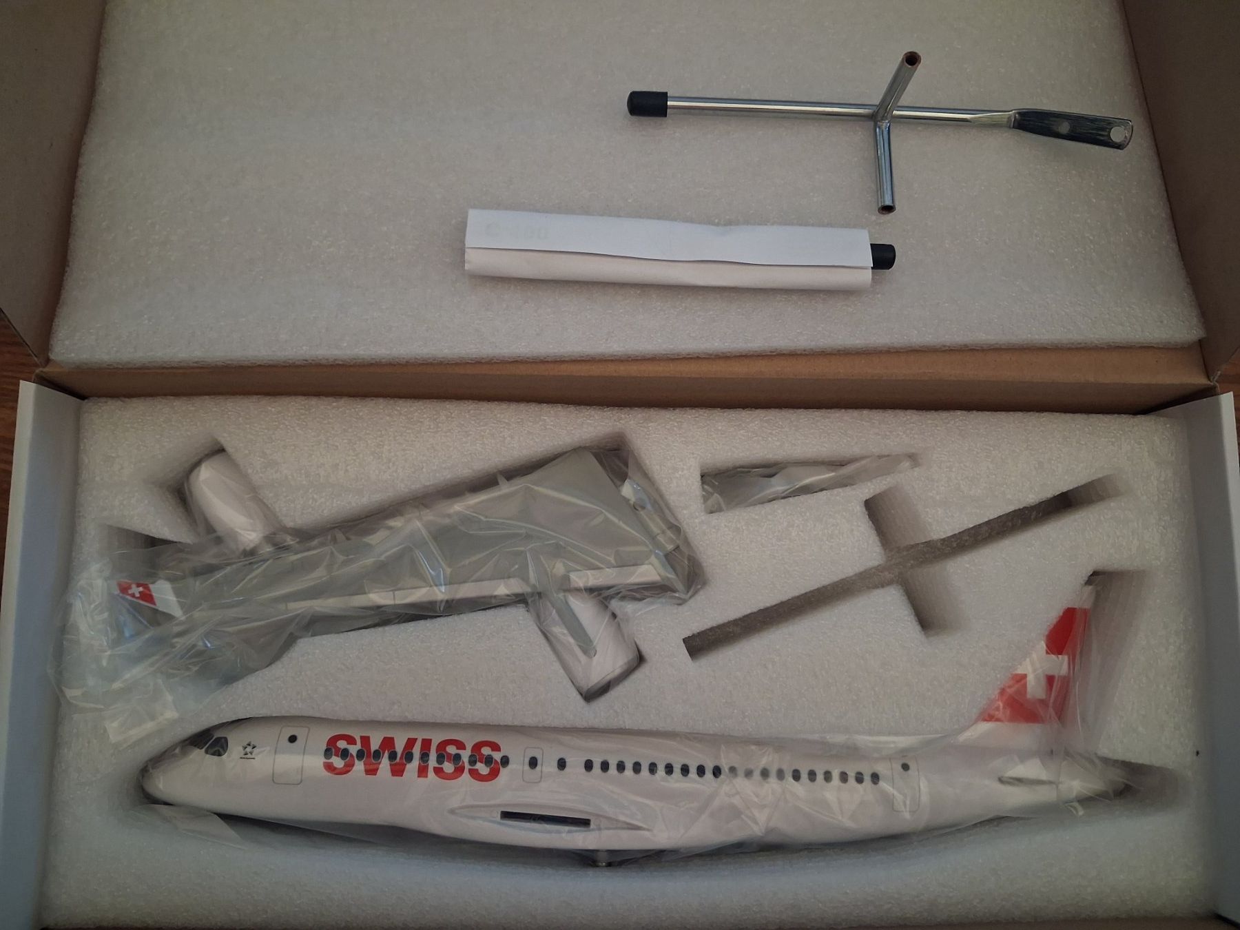 Swiss Modellbausätze & Standmodelle: Bombardier CS100 SWISS 1:100 – Neu (gemäss Beschreibung) aus Derendingen von Nellino01