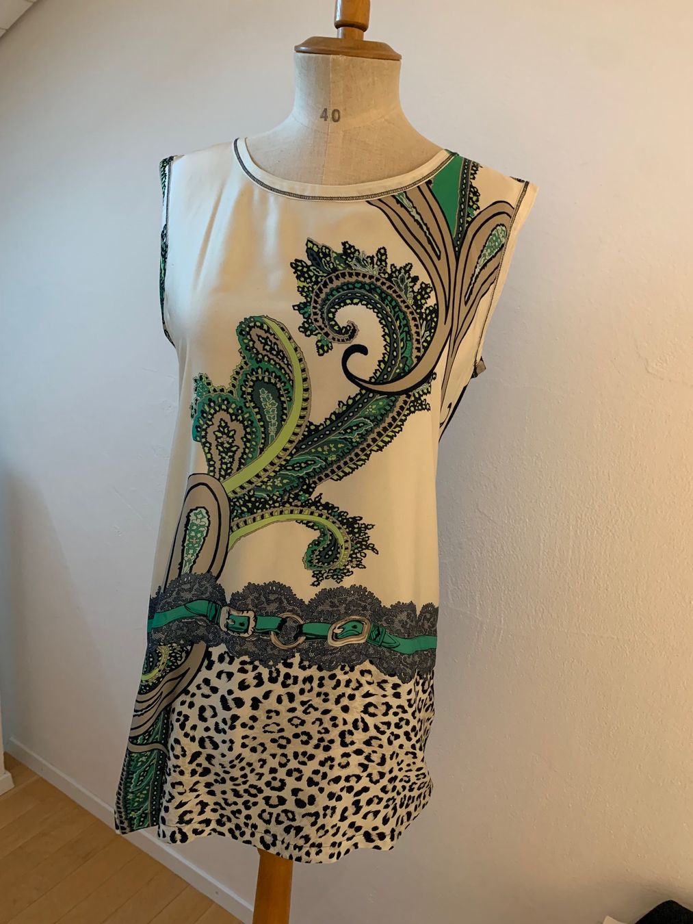 Kleider: Jones Kleid Gr. 40 – Gebraucht aus Ennetbaden von usemiste