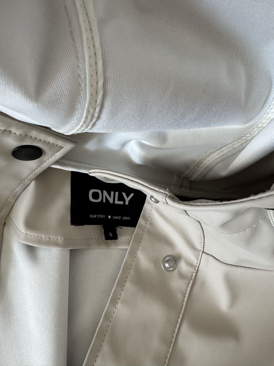 Vero Moda Jacken: Regenjacke – Gebraucht aus Winterthur von 851129 1