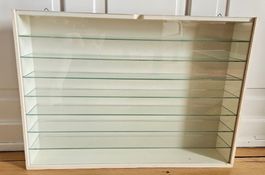 Vitrine /Glasregal es hat etwa 3-6 Stück Preis per Stück