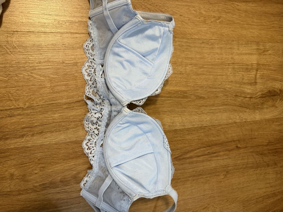 Altra biancheria intima: Neuer, hellblauer Spitzen-BH mit Schnürung, Grösse 75B – Usato da Bassersdorf venduto da Sandy456 2