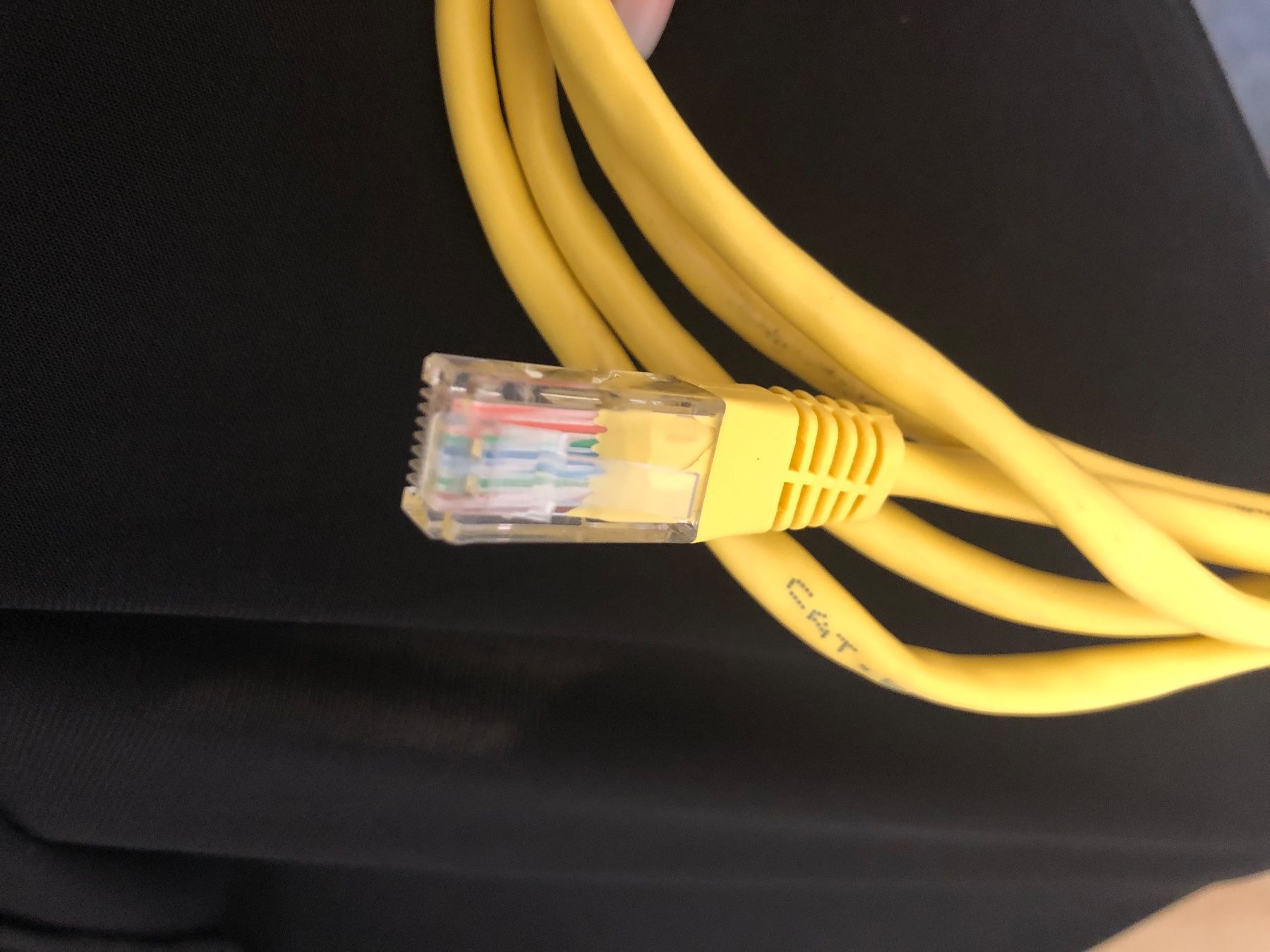 Cavi: Gelbes Netzwerkkabel, Ethernetkabel. – Usato da Arlesheim venduto da leyRum4.5 2