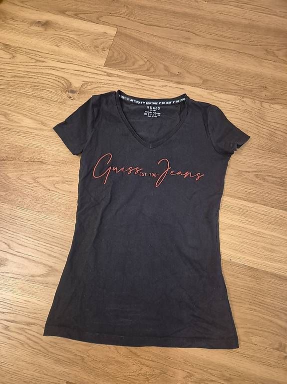 Guess T-shirt: Guess T-Shirt. – Usato da Feusisberg venduto da cts_55rn 2