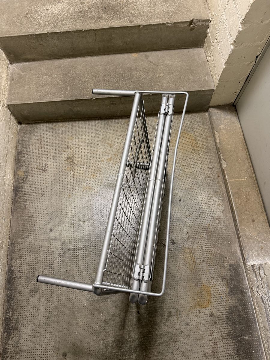 Letti: Klappbett Metallgestell klappbar grau  – Usato da Oberwil BL venduto da Hariva 3