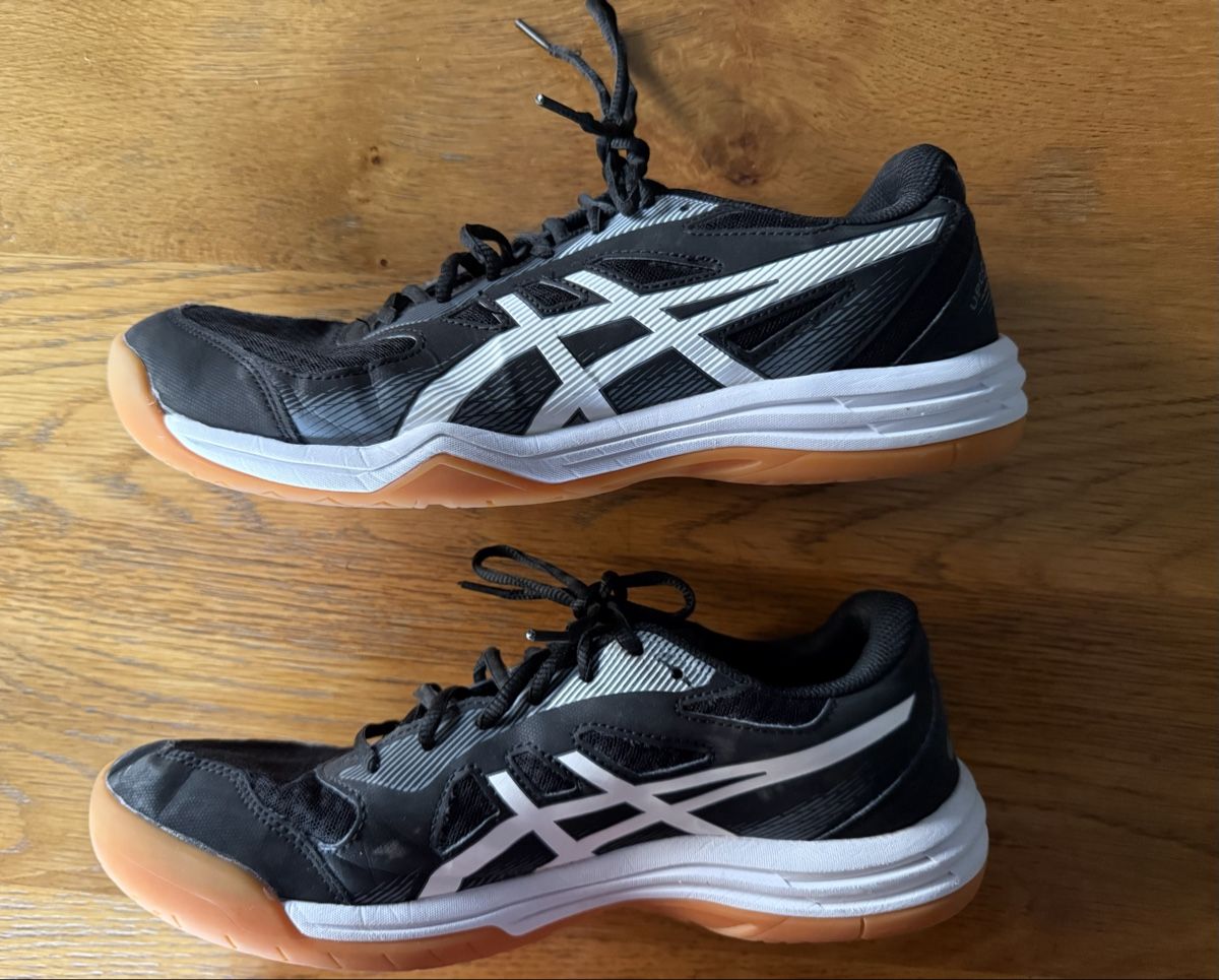 Chaussures hommes: Asics Hallenschuhe 45 – D'occasion à Schwanden b. Brienz par Baal1 1