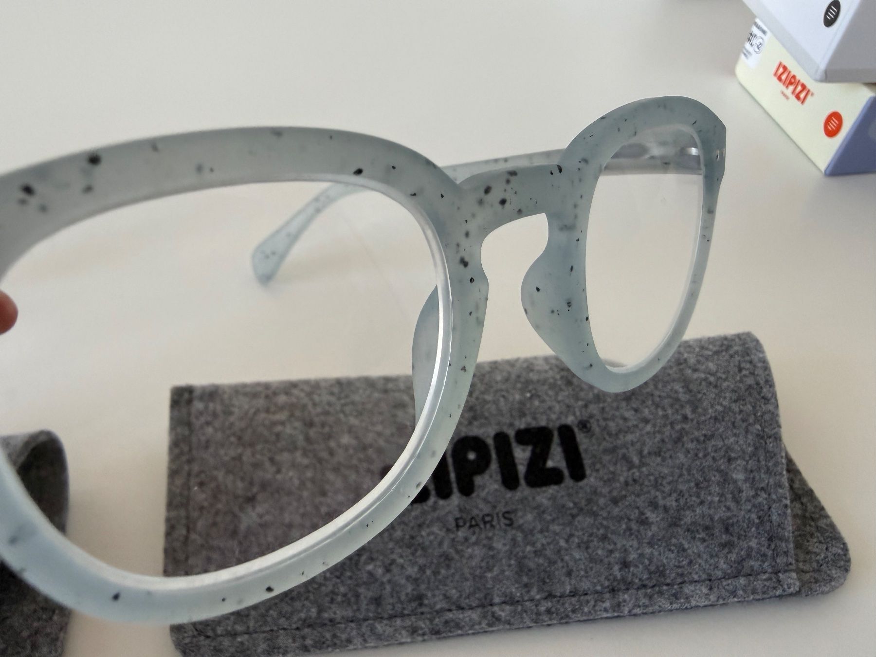 Izipizi Brillen & Gläser: IZIPIZI  LESEBRILLE - SET [Dioptrien +2] – Gebraucht aus Chur von patrizia.ehrbar 2