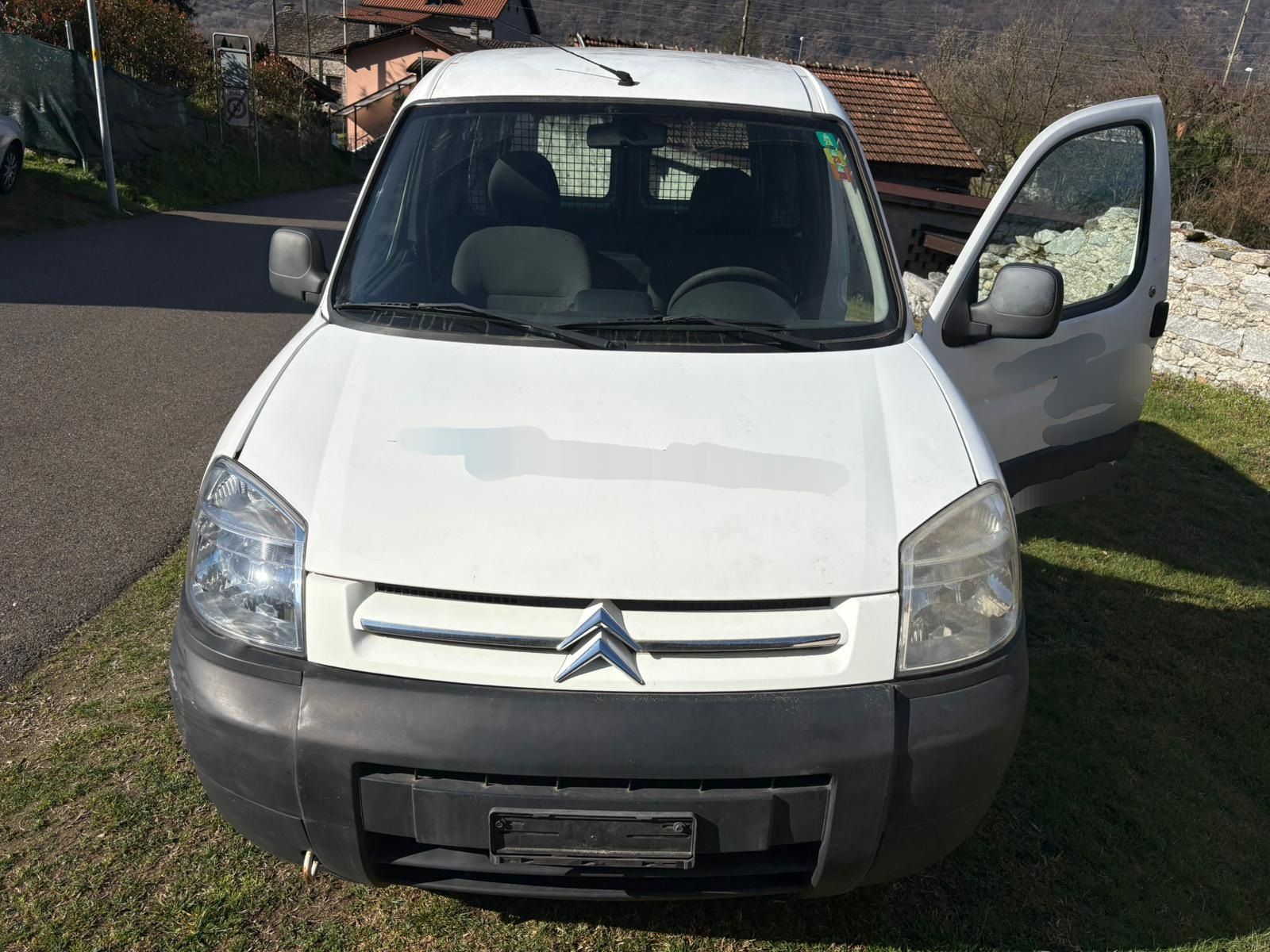 Citroën Veicoli commerciali: Citroên Berlingo 1.4i – Usato da Giubiasco venduto da AUTOTECNICA 4