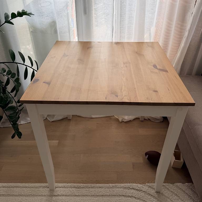 Tables: Kleiner Tisch  – D'occasion à Neuhausen am Rheinfall par ste_w65l