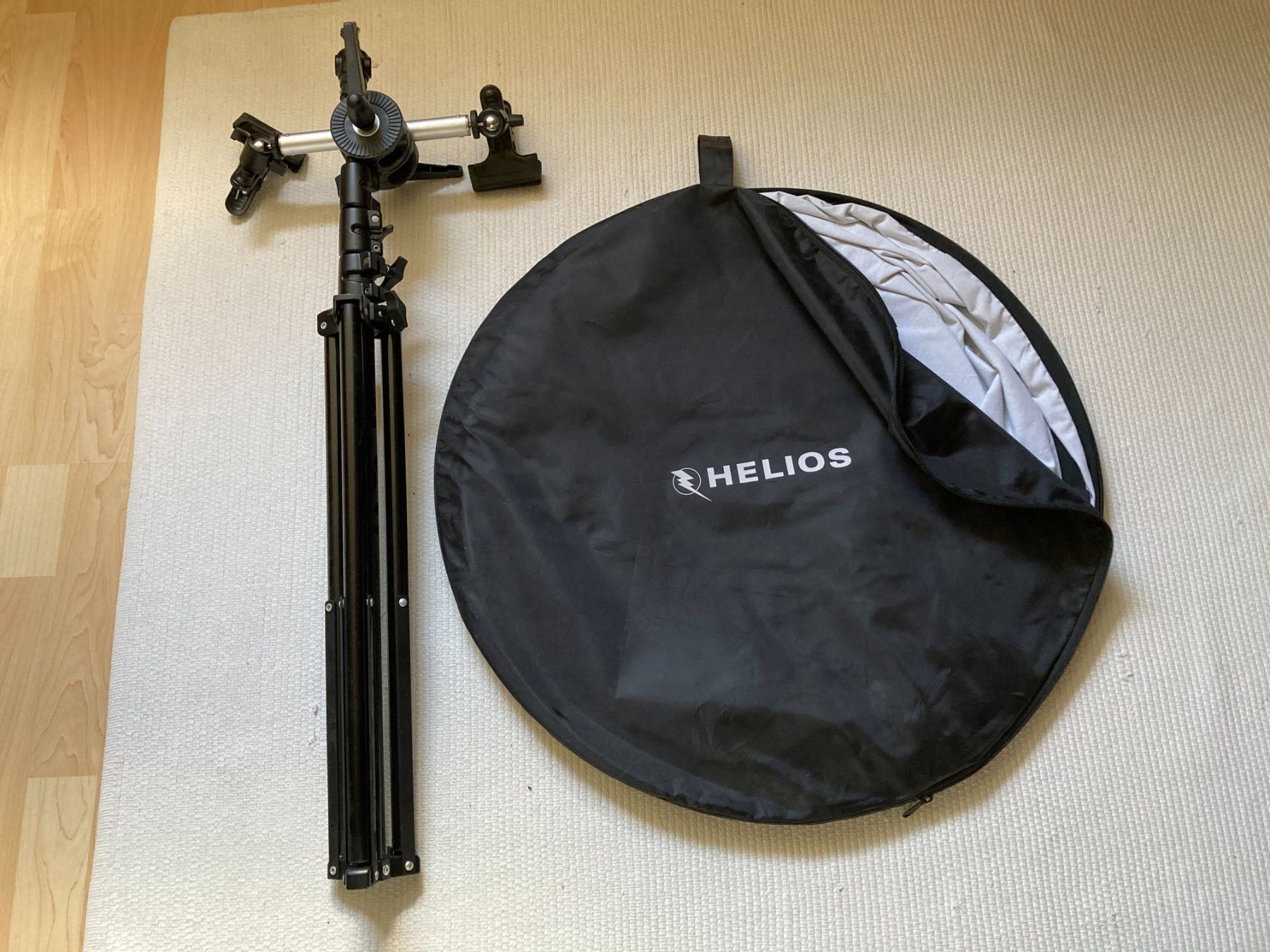 Altri Accessori: Helios Falthintergrund schwarz/weiss mit Stativ Set – Usato da Düdingen venduto da dandd 1