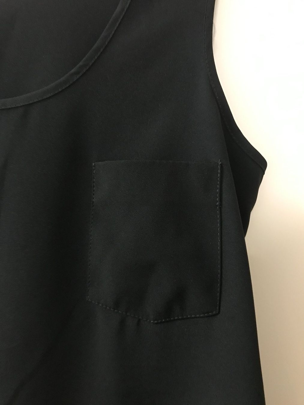 Tops: Schwarzes Top ärmellos mit Brusttasche – Gebraucht aus Guntershausen von Gloominati 1