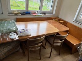 Eckbank mit ausziehbarem Tisch