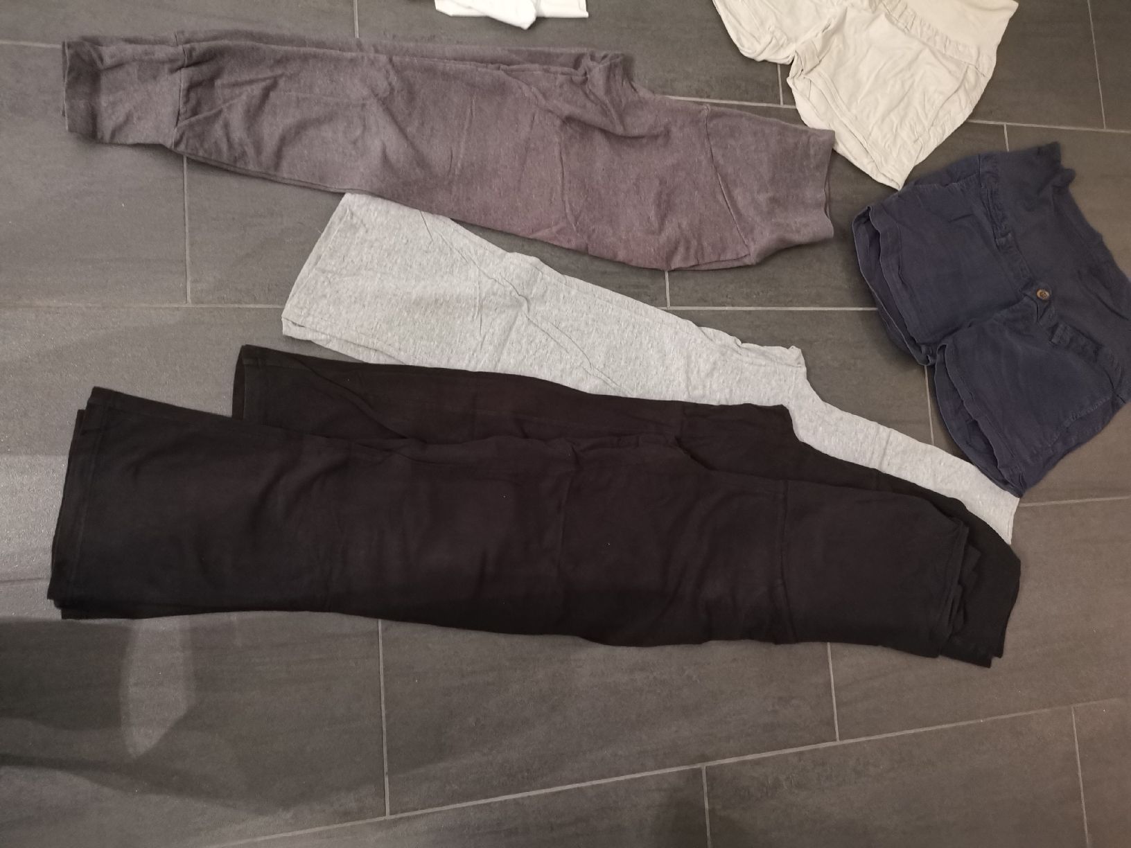 Lotti di vestiti: Umstandsmode Paket – Usato da Matzendorf venduto da hauli2 5